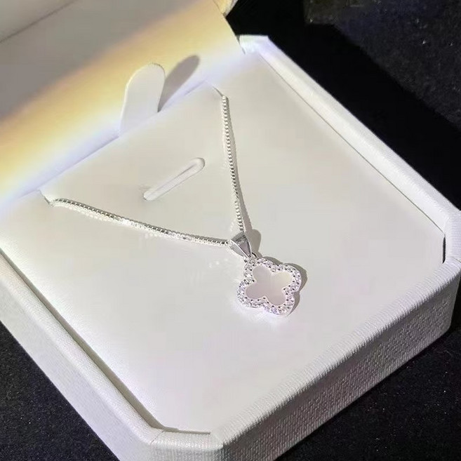 JY&CO S925 실버 프렌치 화이트 자개 네잎클로버 목걸이 여성용 길이45cm