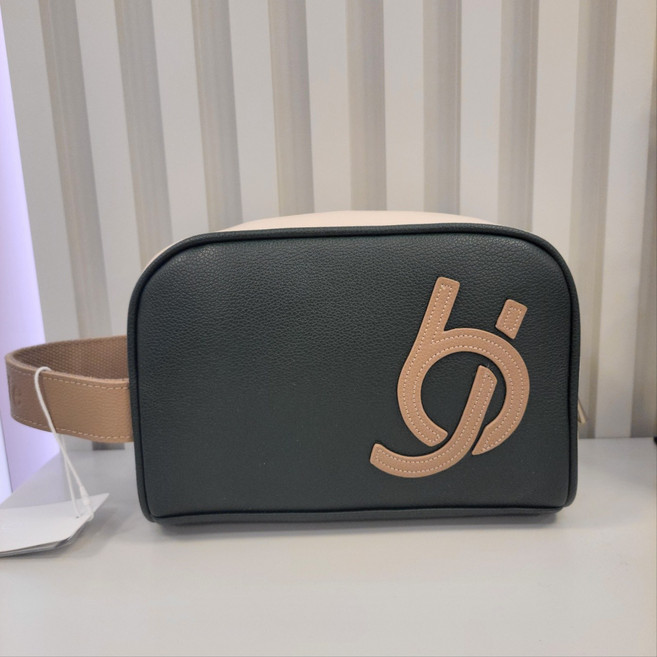 벤제프골프(동수원점)"남성"가죽 소재 사용 빅로고 배색컬러 수납이 좋은 손잡이 파우치BP9MMGB001, 미들브라운, 1개