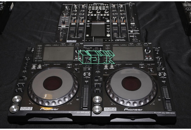 Pioneer DJ 混音器與唱盤