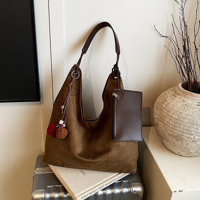 레브비쥬 여성 스웨이드 숄더백 직장인 출근 데일리 가방