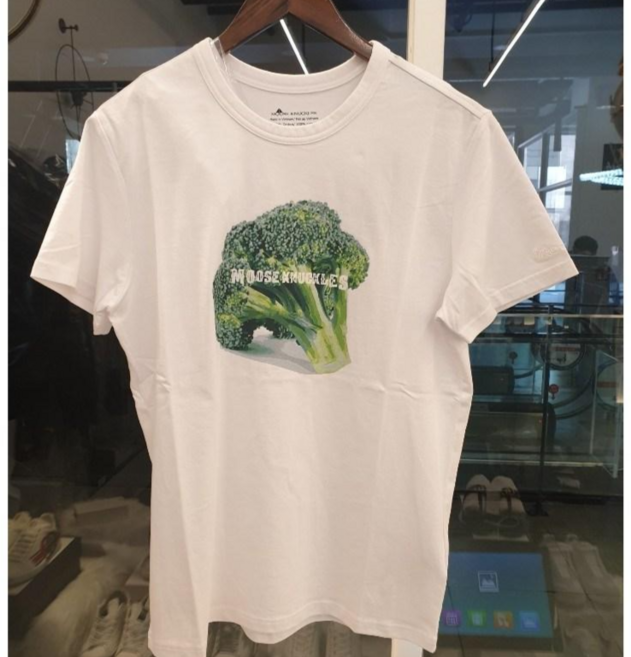 무스너클 브로콜리 프린팅 반팔 화이트 M10MT709160 굿럭명품샵