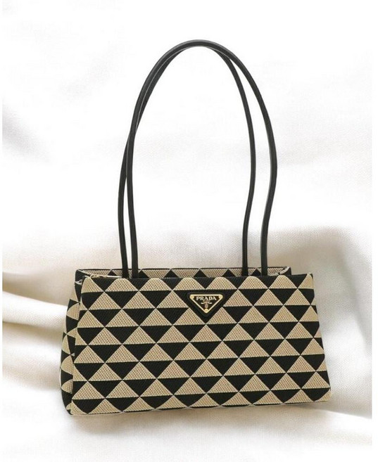 프라다 심볼 자수 패브릭 토트백 1BA367