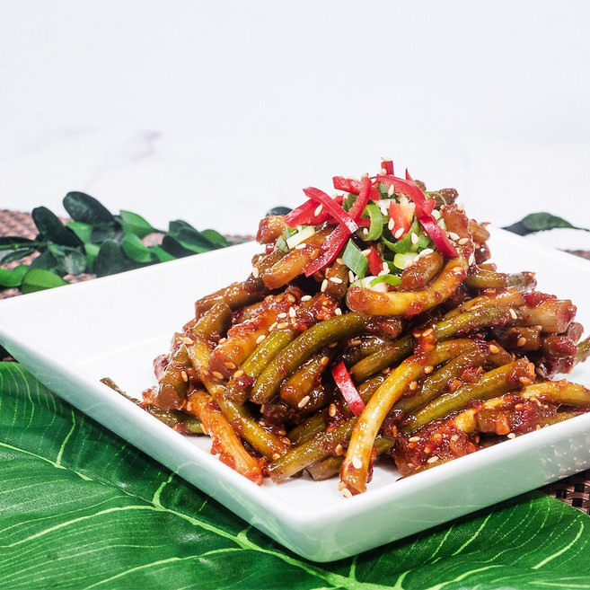 햇 매콤새콤 아삭한 식감의 별미 고추장 국산마늘쫑장아찌무침 500g 300g 1kg, 1개