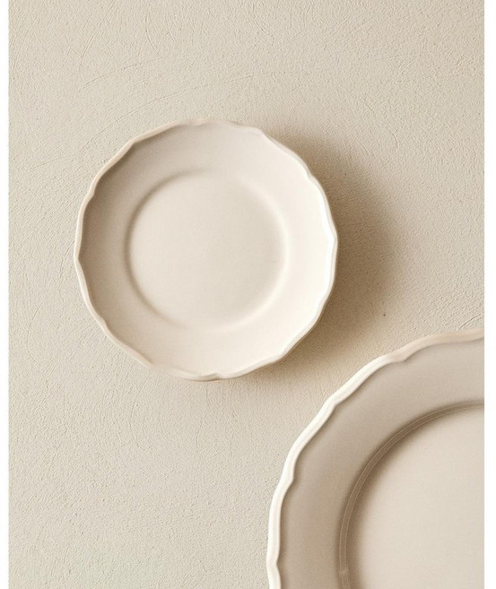 자라홈 브랜드관 엠보싱 엣지 디테일 도기 빵 접시 42219206712, 에크루, 16 x 16 x 2.5 cm