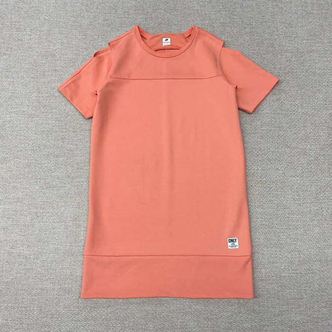 빈폴 여성 베이직 로고 컷아웃 숄더 원피스