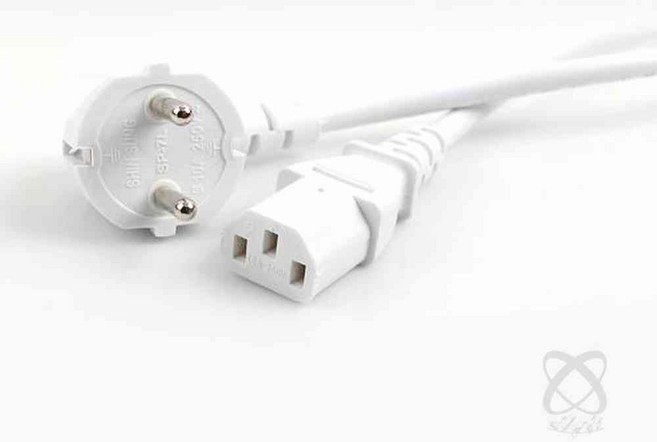 일헌 PnK 220V 전용 3구 AC 파워 케이블 1.5m 화이트 P060A 전원코드케이블