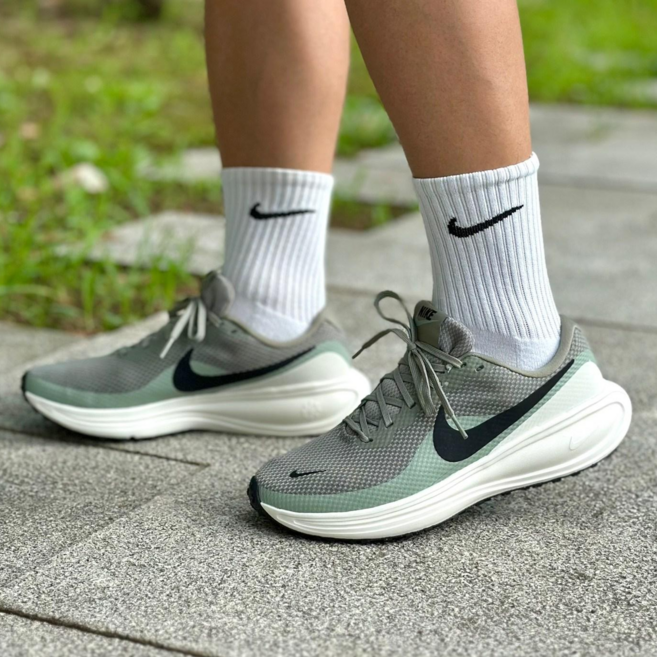 나이키 RVLT8 남성 런닝화 레볼루션 러닝화 경량 발편한 운동화 조깅화 워킹화 가벼운 데일리 신발 카키