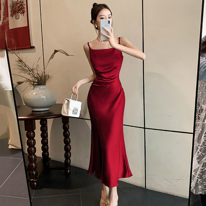 法式復古紅色緞面吊帶長裙：性感皺褶包臀顯瘦魚尾小禮服連衣裙, 酒紅色,l