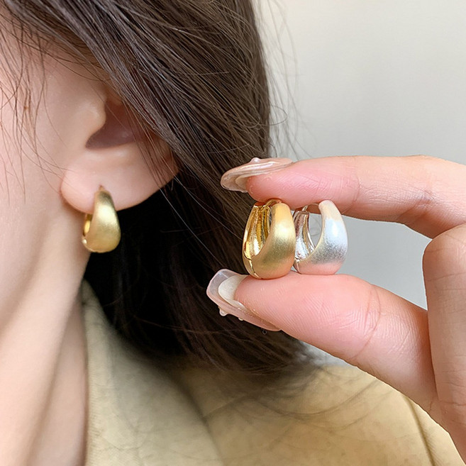 GemStone 럭셔리 하이엔드 무광 매트 플레인 볼륨 볼드 링귀걸이