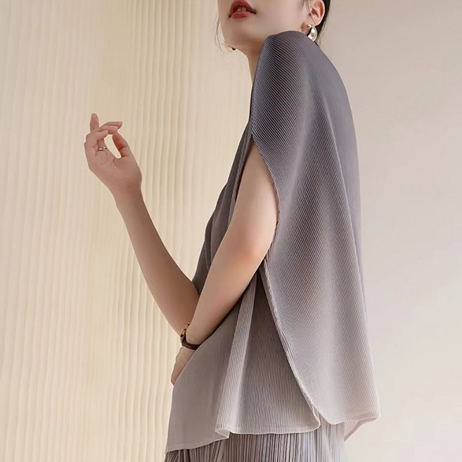 지고다그 여성 여름 빅사이즈 플리츠 블라우스 반팔 루즈핏 세련된 데일리룩 ZXC42435