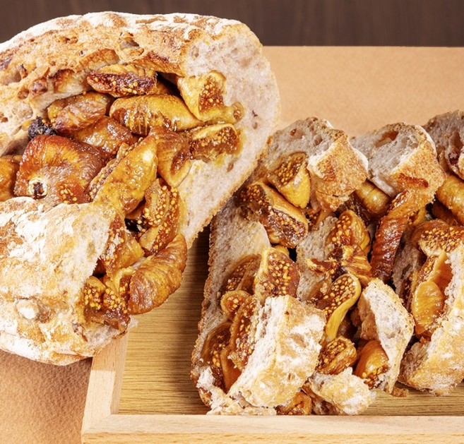 통밀로 만든 무화과 깜빠뉴 건 크랜베리 건강빵 식사대용 캠핑음식