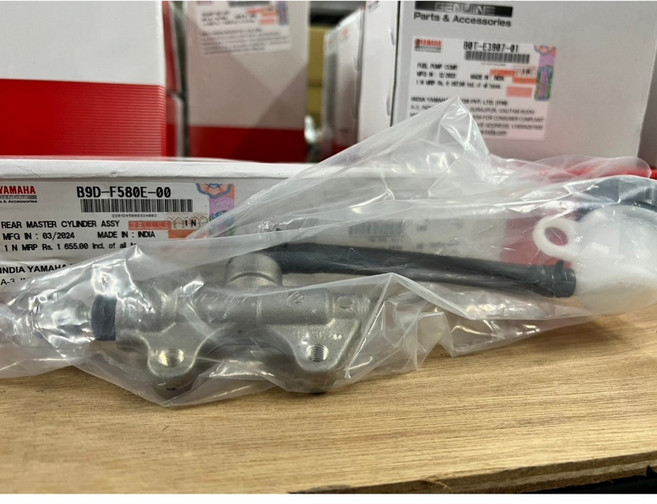 YAMAHA 後煞車總泵總成 B9D-F580E-00, 1個