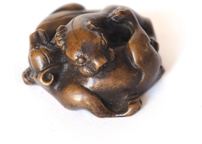 汶采 熊虎博鎮 紙鎮, 詳見包裝