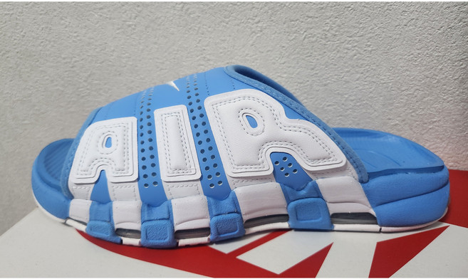 [국내 매장판] 나이키 에어 모어 업템포 슬라이드 유니버시티 블루 슬리퍼