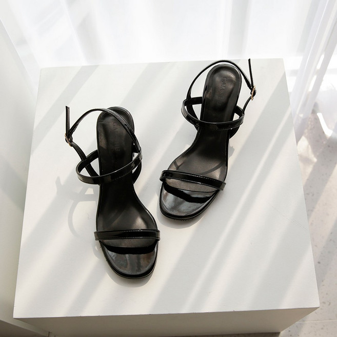 자체제작 발편한 여름 에나멜 스트랩 힐 5cm 여성 샌들