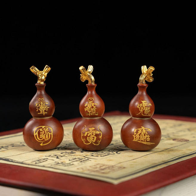 雷擊棗木 小葫蘆 擺件 鎏金飾品, 可開啟 三面鎏金龍頭葫蘆 高5.9直徑2.1釐米帶長繩, 1個