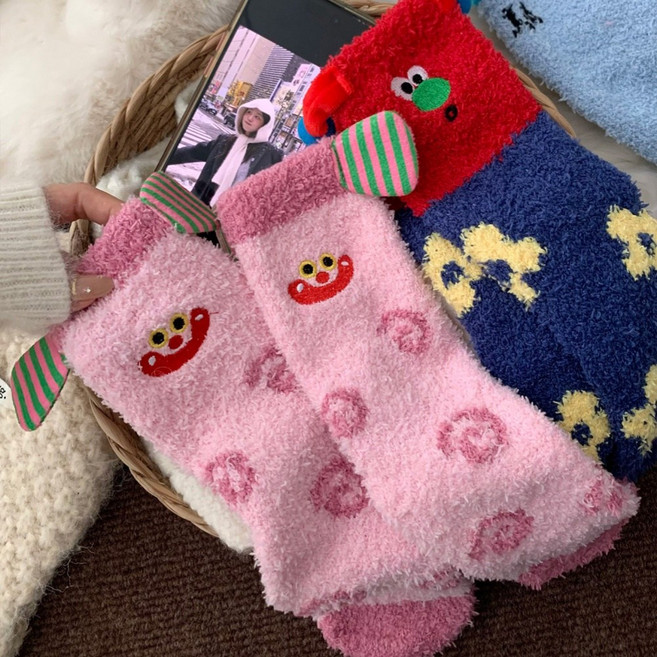 Banjiwu 여성 귀여운 겨울 수면 양말 장목 양말 중목 양말 중목 양말 도톰한 보온 방한 용품 수면 양말 패션 무압박 수면 양말 퍼 양말 4족 세트