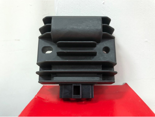 YAMAHA YZF-R15 V3 YZF-R155 原廠 整流器 BK6-H1960-00, 1個