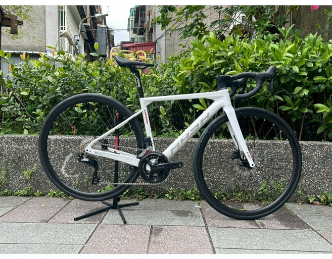 HASA CORAGGIO 碳纖維 碟煞 公路車，搭載 SHIMANO 105 2x12速 電子變速, 1個, 白色xs, 白色