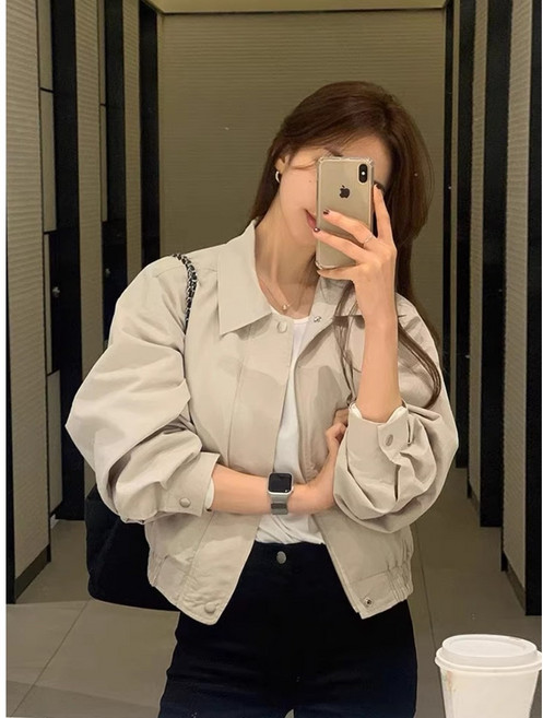 셀리즈로 고급스러운 무드의 퓨어 칼라 숏 카고 바람막이 캐주얼 자켓