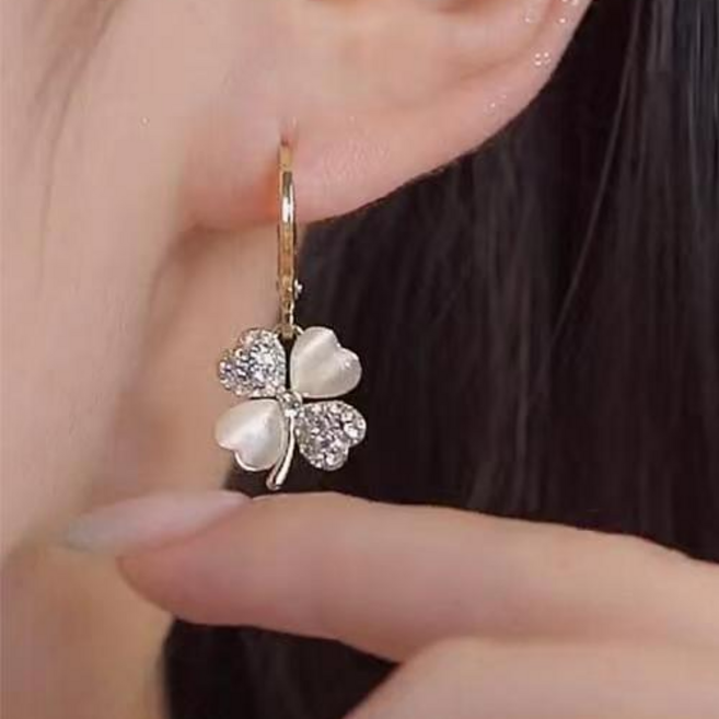 네잎 클로버 귀걸이 데일리 심플 원터치 큐빅