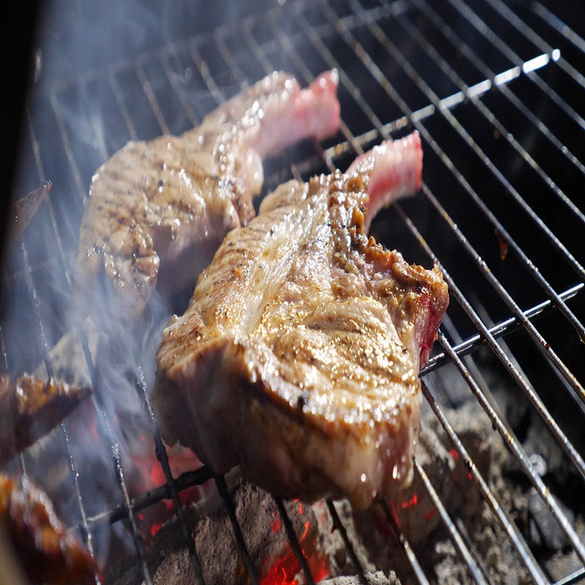 [냉장]한입에 육즙 폭발하는 솔트에이징 한돈 돈마호크 프렌치렉, 1kg, 1개