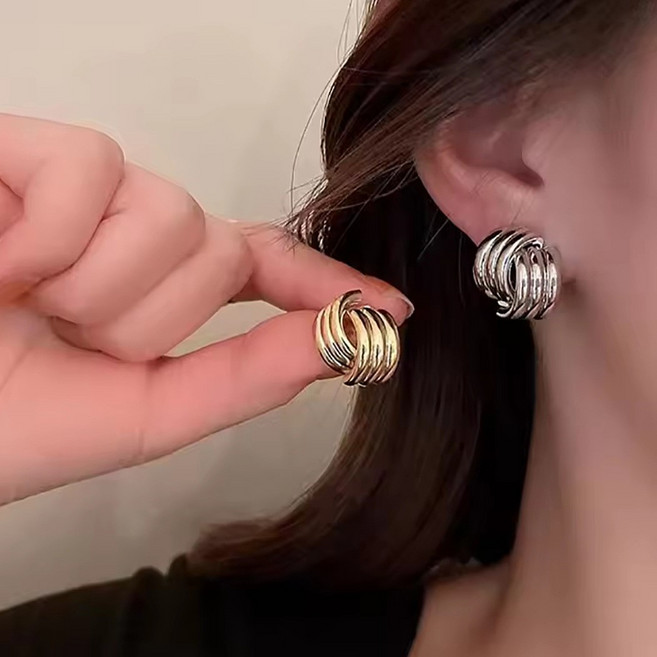 웰리나 유니크 꼬임 볼드 귀걸이 은침 귀걸이
