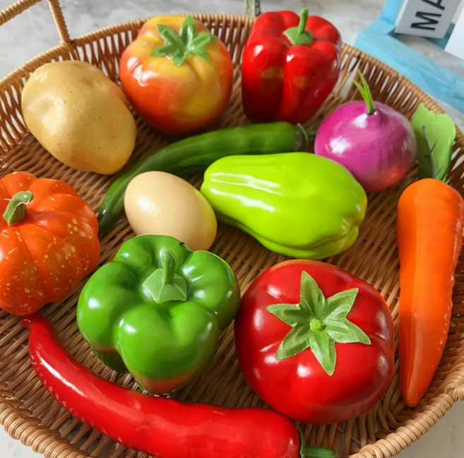 퀄리티좋은 12종류 모형 채소 및 과일 세트 당근 피망 파프리카 계란 호박 인조 가짜 농산물 과일 소품 진열 크리스마스 추수감사절 발렌타인 데이 모델하우스 디피용 과일 채소