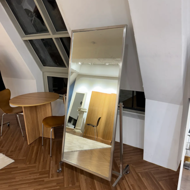 스틸앤 바퀴달린 사각 스텐 헤어라인 이동식 경사조절 전신거울, 실버