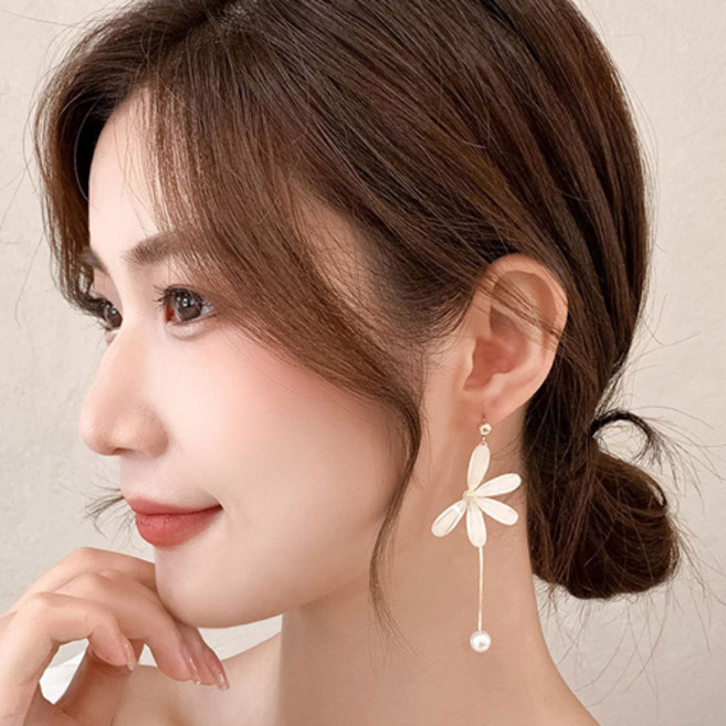 화이트 골드 플라워 포인트 드롭 진주 패션 귀걸이
