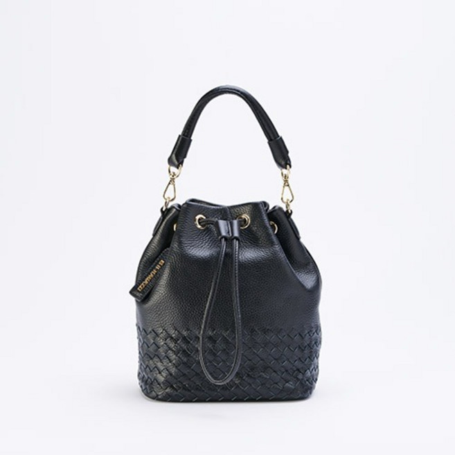 에흐라가즈 쉬렁크 가죽 조리개 가방 2컬러