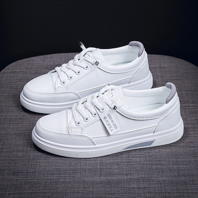 女款休閒風小白鞋，韓版時尚軟底板鞋