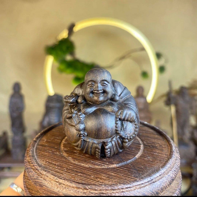 達拉幹沉香木 一團和氣彌勒佛, 如圖所示, 1個