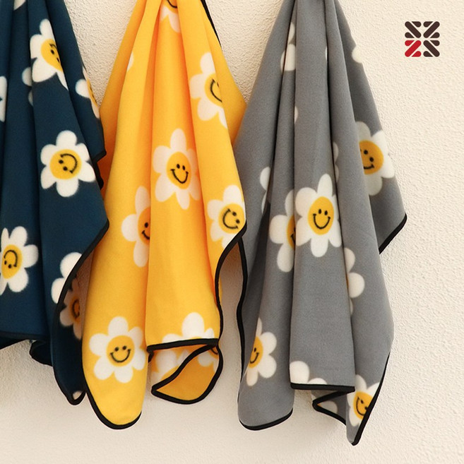 감성 포근한 폴라폴리스 블랭킷 무릎담요 캠핑 차박 휴대용 사무실 독서실용 스마일담요(중)