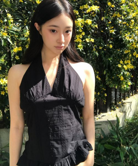 레터프롬문 펀칭 레이스 홀터넥 슬리브리스 ( 블랙 )
