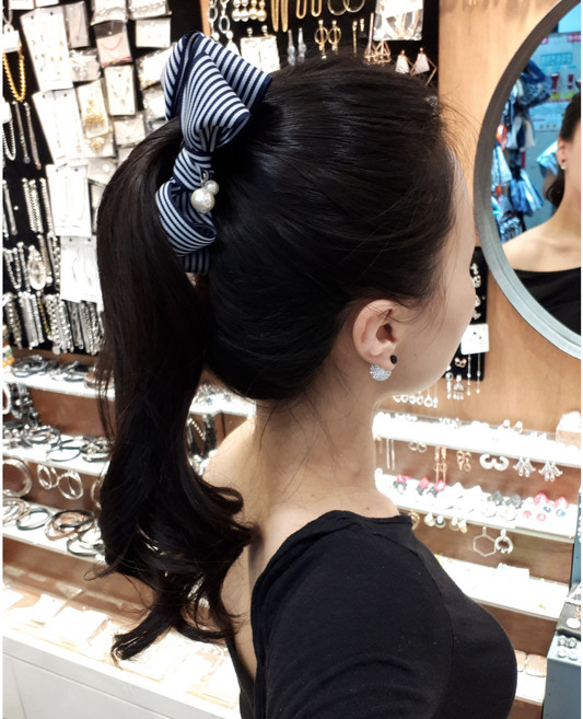 4센치 스트라이프 바나나 중간 진주 2개 포인트 리본 바나나핀