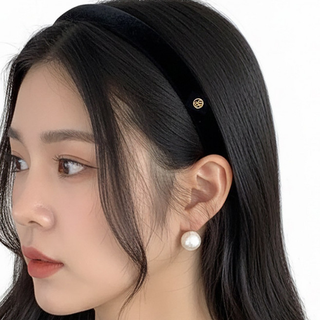 블링살롱 국내제작 르앙 클래식 벨벳 골드 장식 얇은 머리띠 1컬러 여성 심플 슬림 헤어밴드