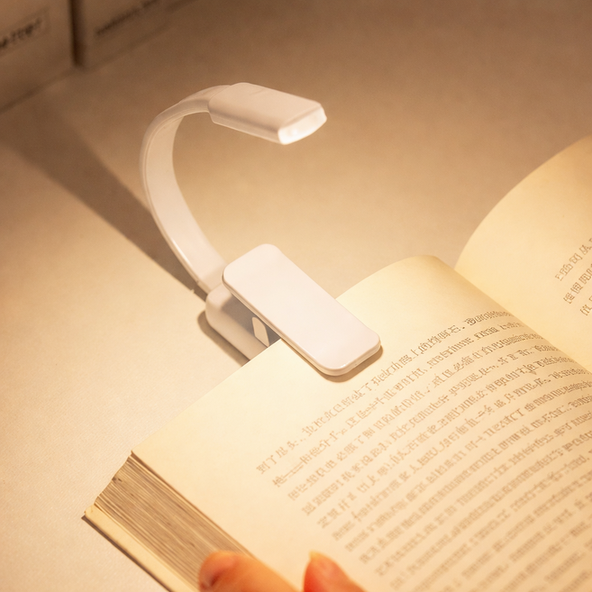 으로마켓 무선 건전지용 40시간 3색 LED 집게형 독서등, 화이트