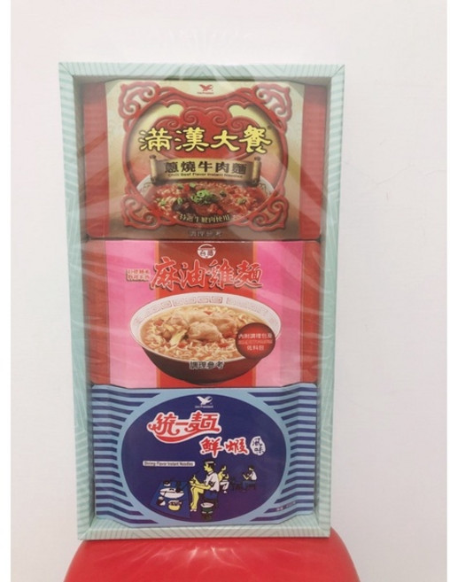 滿漢大餐 蔥燒牛肉麵 麻油雞麵 統一鮮蝦乾麵 紙紮泡麵組, 滿漢大餐,盒, 1個