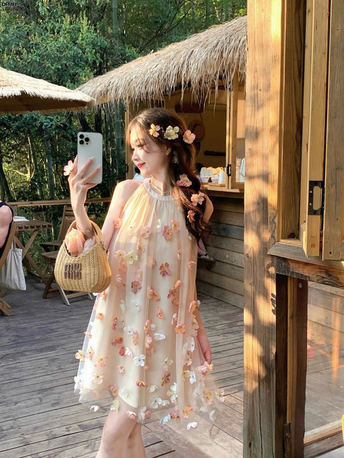 DFMEI 多巴胺氛圍感浪漫花朵掛脖連衣裙女在逃公主出遊網紗仙女裙小個子