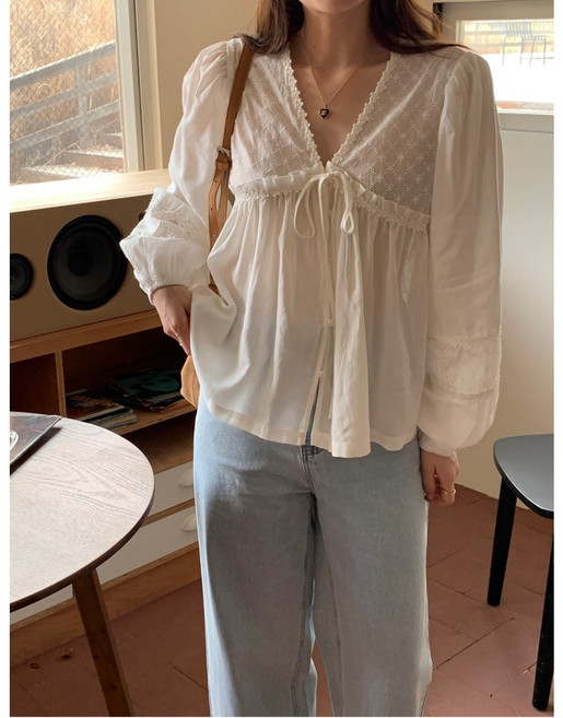 [5천장리오더]여성 봄 레이스 리본 브이넥 로맨티카 펀칭 코튼 블라우스 러블리 데이트룩