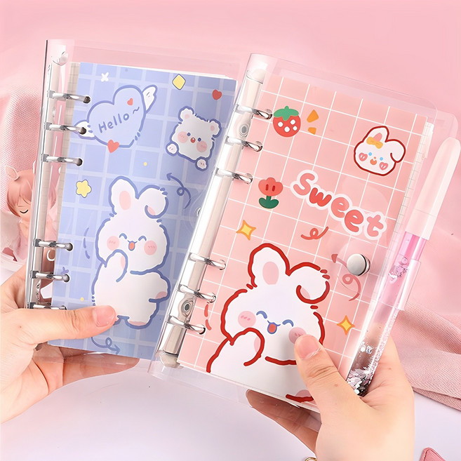 1+1 6공 큐티 다이어리 세트 속지 + 스티커 팩 포함 모눈 종이 줄 노트 내지 귀여운 미니 만년 바인더 투명 캐릭터 디자인 수첩 스케줄러 다꾸 꾸미기 새해 어린이, R49108H(핑크+블루, 1세트