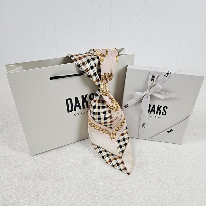[백화점 정품] 닥스 베이지 체크체인 쁘띠 삼각 스카프 DD링 세트 100%실크 여성 여자 머플러 타이 (선물포장)