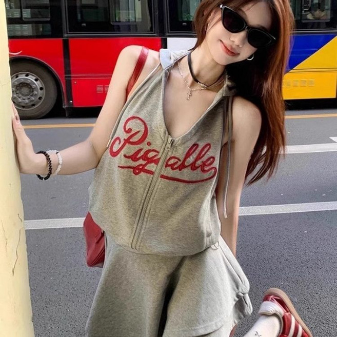 캐주얼 여성 세트 봄 여름 홀터넥 집업 반팔티 + 하이웨이스트 치마 상하의 투피스 기질 여자 트레이닝복 세트 CY