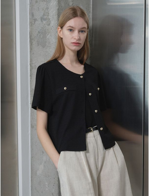 보니스팍스 페미닌 금장 버튼 크롭 블라우스 XP2BA013L0