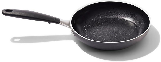 OXO 옥소 20.3cm(8인치) 논스틱 에브리데이 프라이팬 BPA 프리 컴포트 그립 실리콘 핸들 식기 세척기 및 오븐 사용 가능 PFAS 세라믹 블랙127382, OXO 옥소 20.3cm(8인치) 논스틱 에브리데이 프