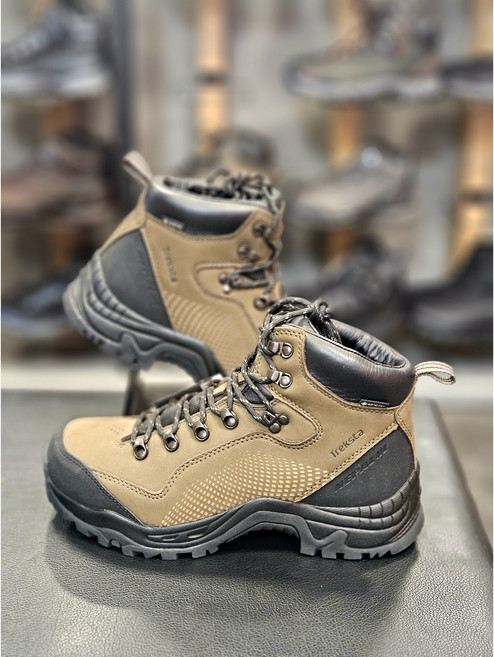 트렉스타 동아쇼핑 네팔3 (2024년 신상) 완벽방수기능과부드러운발목 보호 악천후에도 투습력이 우수한 매니아층 많은고기능성 미드컷 등산화