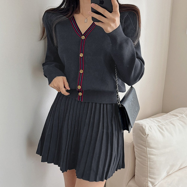 요시아나 [당일발송] 헤이츠 배색 라인 니트 가디건 미니 플리츠 스커트 투피스 세트 2컬러