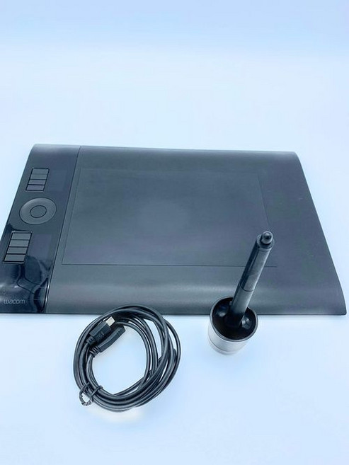 Wacom 전문 펜 태블릿 M 사이즈 종이와 펜에 육박하는 쓰고 맛 Intuos4 PTK-640K0, B001WAL62I