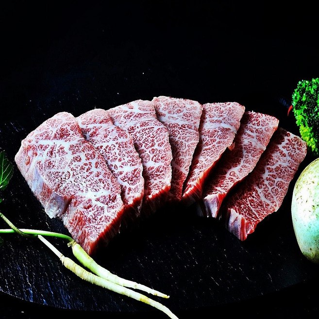 한푸짐 1등급 한우 구이용 300g / 꽃등심 치마살 갈비살 업진살 안창살 토시살 살치살, 1개, 한우살치살300g